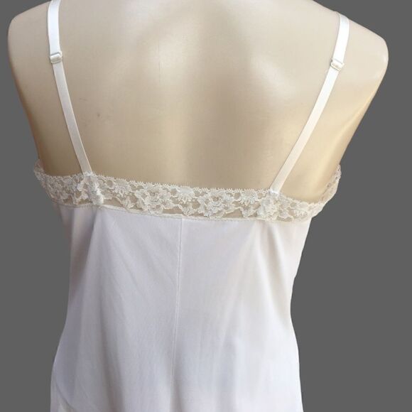 Vintage
Rogers Pleat Chiffon Lace Cutout Trim Full Slip Dress - Picture 13 of 15